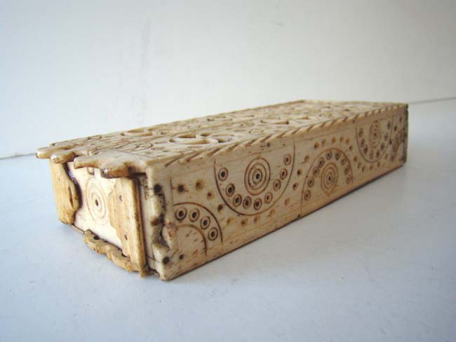 A Rare Napoleonic period Prisoner-of-War made bone Double Dominoe Box circa 1795-1810 — image 4